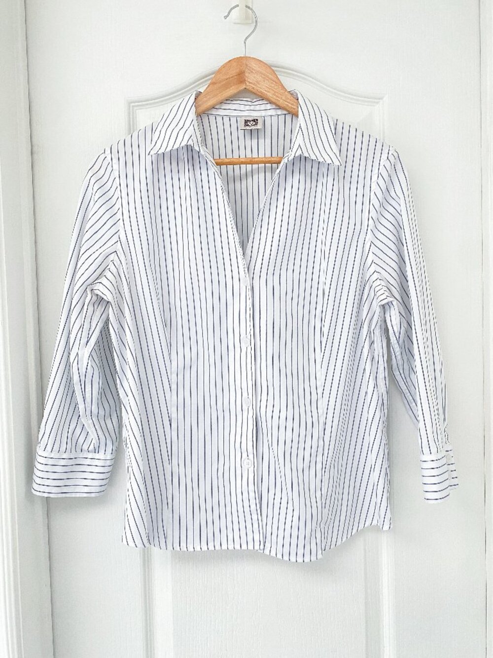 Anne Klein White & Navy Striped Button-Up Blouse | Medium